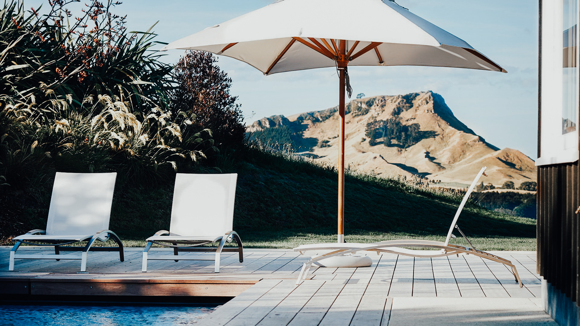 poolside-to-te-mata-peak